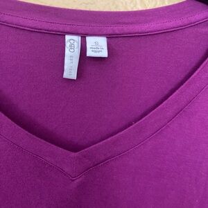 Gildan Women's Purple V-Neck Top